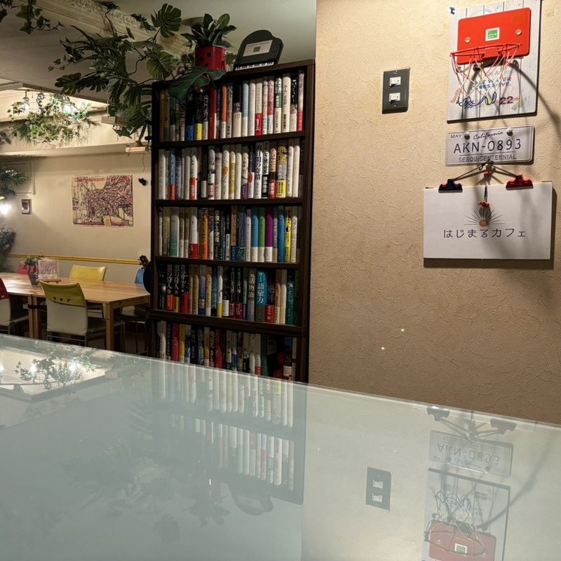 渋谷のカフェ・スプリングノートの店内